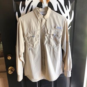 Men’s Columbia PFG fishing shirt size small.